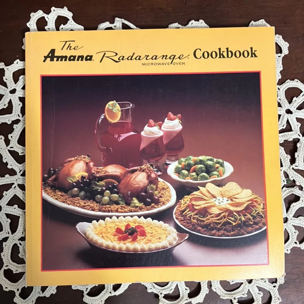 Vintage 1985 Amana Radarange Microwave Oven Cookbook